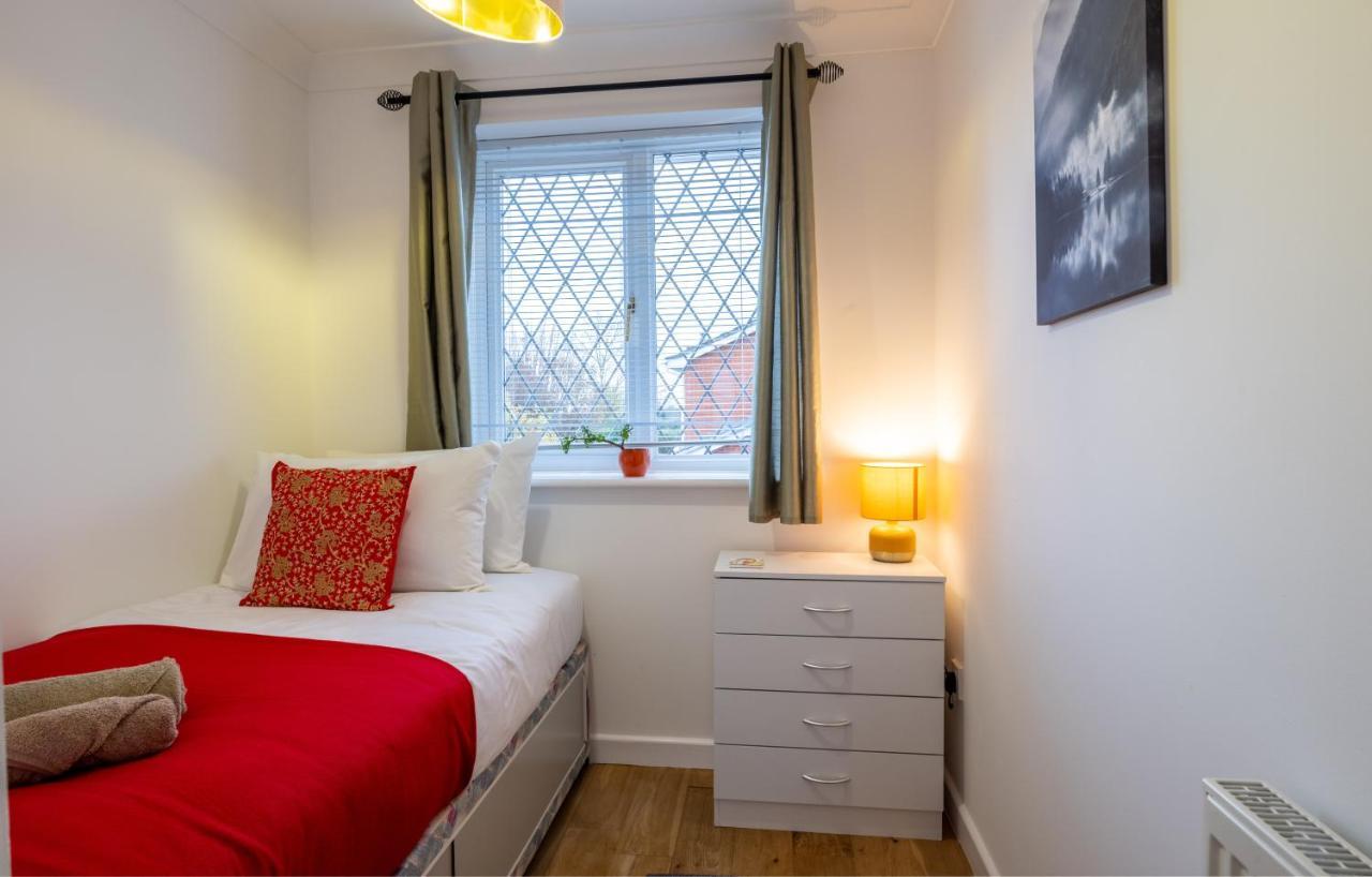 Beautiful House In South Cambridge, 14-Min Drive To The City Centre, Free Parking, No Sofabeds, Sleeps 6 外观 照片