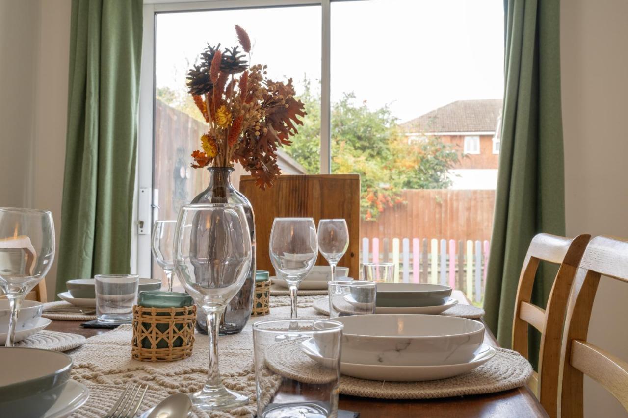 Beautiful House In South Cambridge, 14-Min Drive To The City Centre, Free Parking, No Sofabeds, Sleeps 6 外观 照片