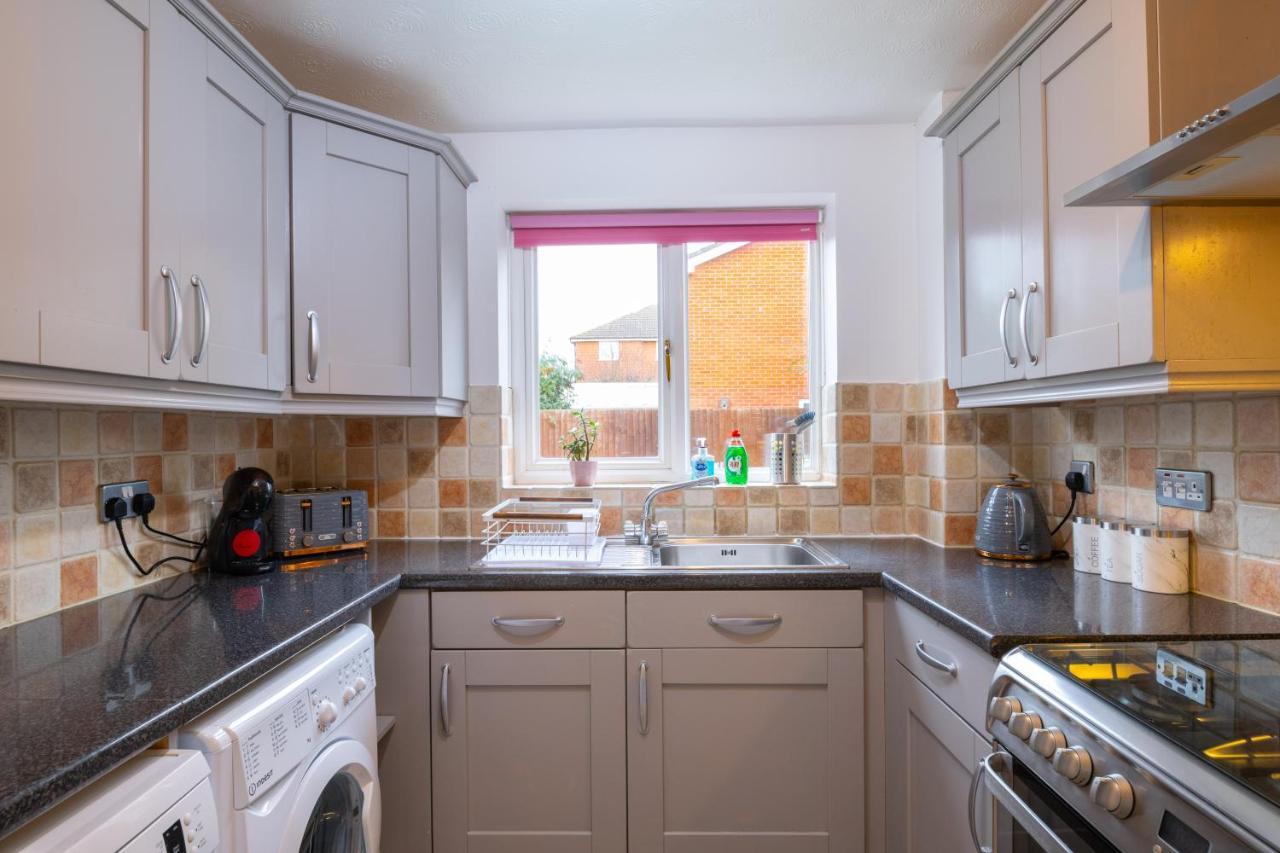 Beautiful House In South Cambridge, 14-Min Drive To The City Centre, Free Parking, No Sofabeds, Sleeps 6 外观 照片