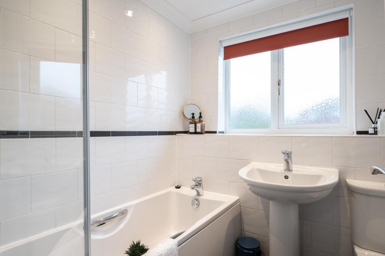 Beautiful House In South Cambridge, 14-Min Drive To The City Centre, Free Parking, No Sofabeds, Sleeps 6 外观 照片
