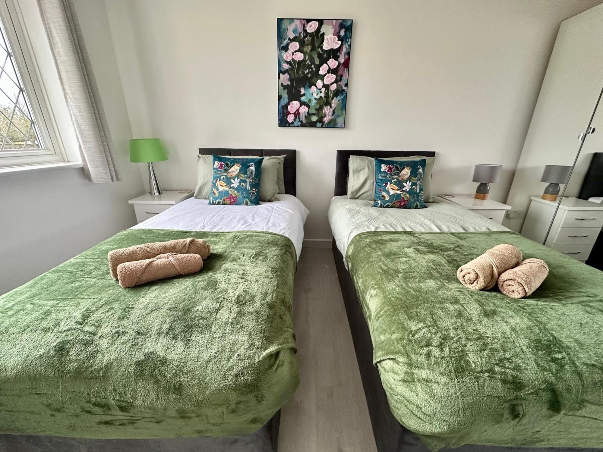 Beautiful House In South Cambridge, 14-Min Drive To The City Centre, Free Parking, No Sofabeds, Sleeps 6 外观 照片
